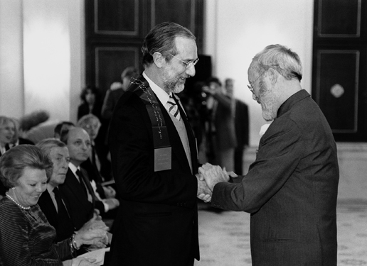 Uitreiking door Prins Bernhard